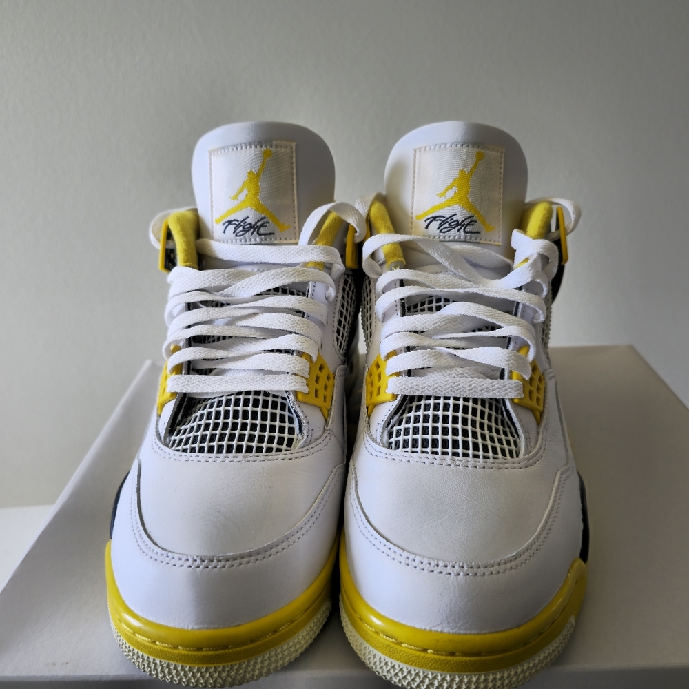 Air Jordan 4 Retro (Women's Size 11.5/Men's Size 10)